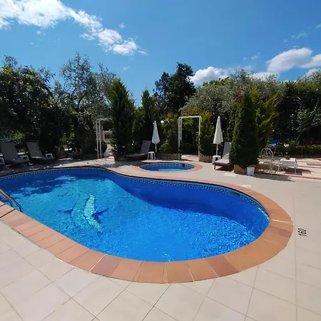 Ioli Aparthotel